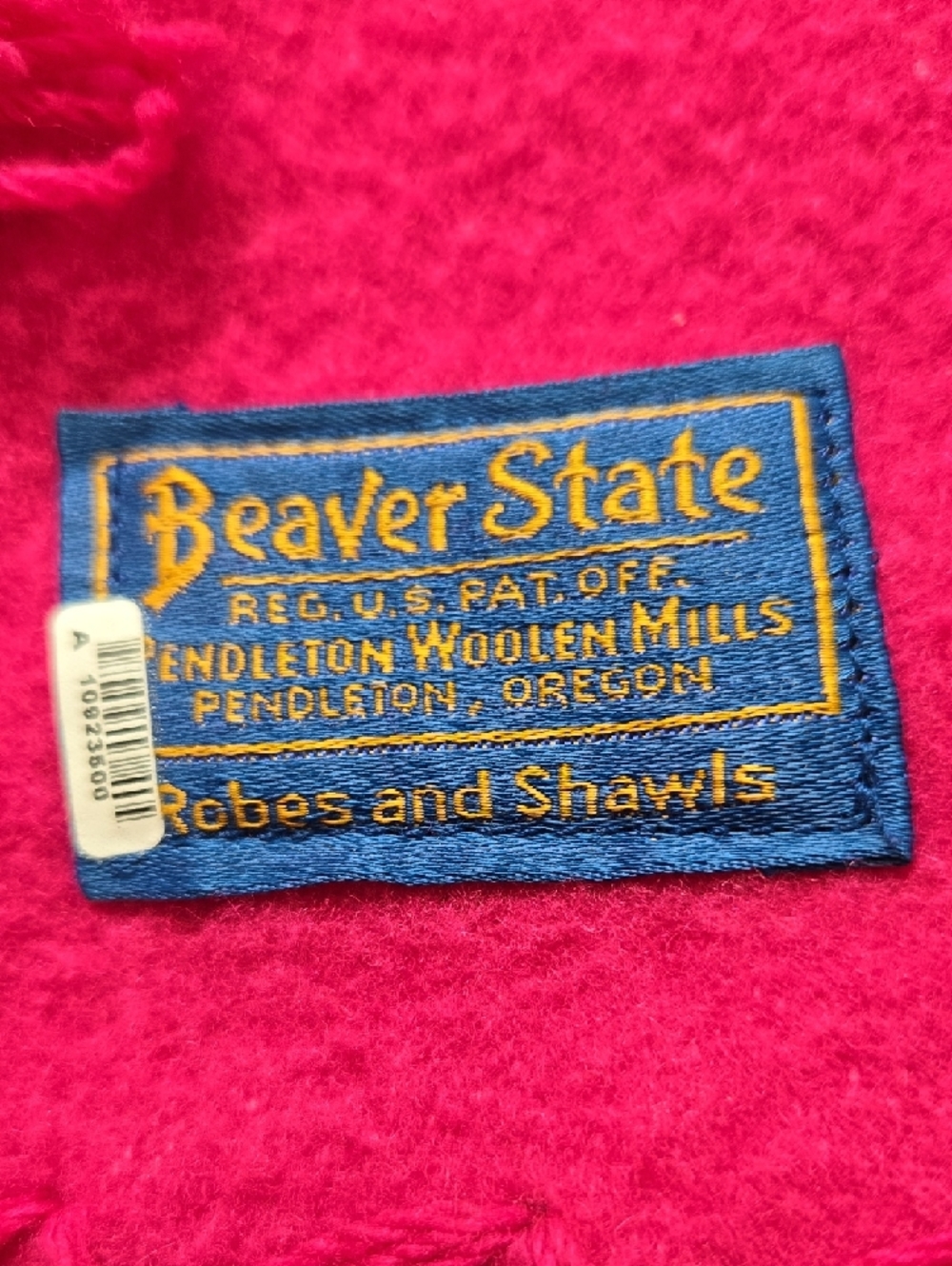 Pendleton Bright Pink Beaver State Fringe Throw - Picture 2 of 2